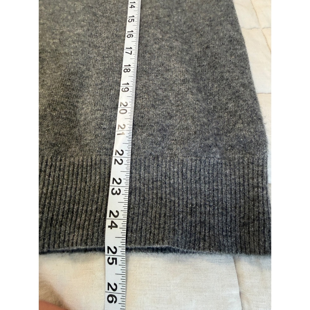 Neiman Marcus 100% Cashmere Sweater L Gray Turtleneck Quiet Luxury Classic - Picture 12 of 14
